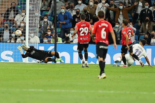 余嘉豪17+12吴前15分 浙江大胜上海3-2进四强