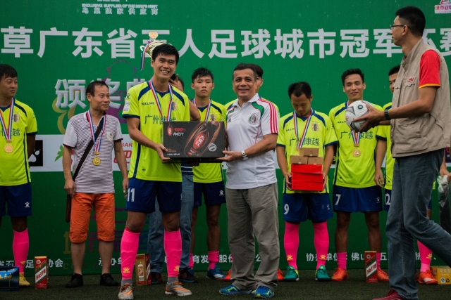 弗格32分辽宁终结上海16连胜 江苏不敌新疆